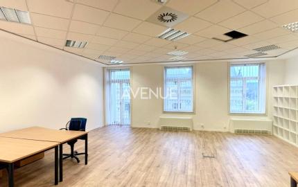 AVENUE | reprezentatívne kancelárie pri Hviezdosl. nám, balkóny, BA I