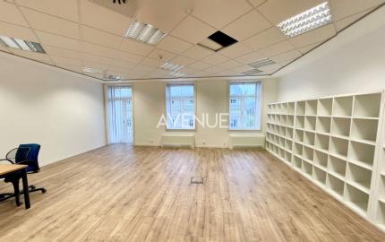 AVENUE | reprezentatívne kancelárie pri Hviezdosl. nám, balkóny, BA I