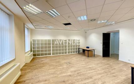 AVENUE | reprezentatívne kancelárie pri Hviezdosl. nám, balkóny, BA I
