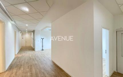 AVENUE | reprezentatívne kancelárie pri Hviezdosl. nám, balkóny, BA I