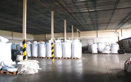 PREDAJ - výrobno-skladový areál s administrat. budovou, Senec.