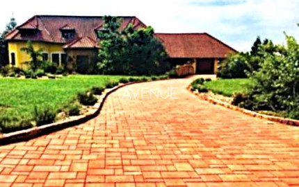 AVENUE | exkluzívna vidiecka rodinná usadlosť zameraná na chov koní, Lučenec.