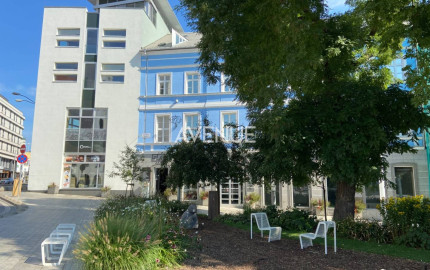 AVENUE I 2 kancelárie, vysoké stropy, krásna budova na námestí, BA I