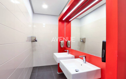 AVENUE I 2 kancelárie, vysoké stropy, krásna budova na námestí, BA I