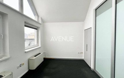 AVENUE I 2 kancelárie, vysoké stropy, krásna budova na námestí, BA I