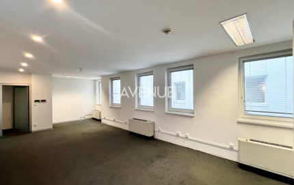 AVENUE I 2 kancelárie, vysoké stropy, krásna budova na námestí, BA I