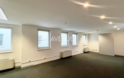 AVENUE I 2 kancelárie, vysoké stropy, krásna budova na námestí, BA I