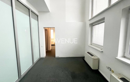 AVENUE I 2 kancelárie, vysoké stropy, krásna budova na námestí, BA I