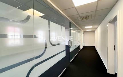 AVENUE | kancelárie na námestí v Starom Meste, recepcia, garáž, BA I