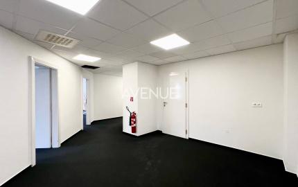 AVENUE | kancelárie na námestí v Starom Meste, recepcia, garáž, BA I