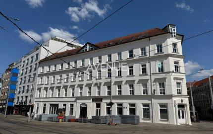 AVENUE | kancelárie na námestí v Starom Meste, recepcia, garáž, BA I