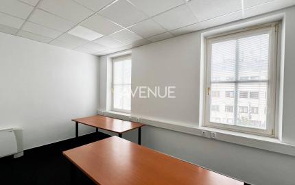 AVENUE | kancelárie na námestí v Starom Meste, recepcia, garáž, BA I