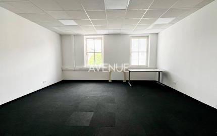 AVENUE | kancelárie na námestí v Starom Meste, recepcia, garáž, BA I