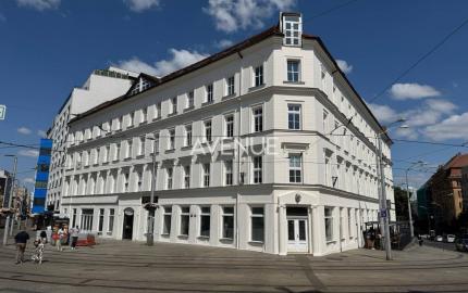AVENUE | kancelárie na námestí v Starom Meste, recepcia, garáž, BA I
