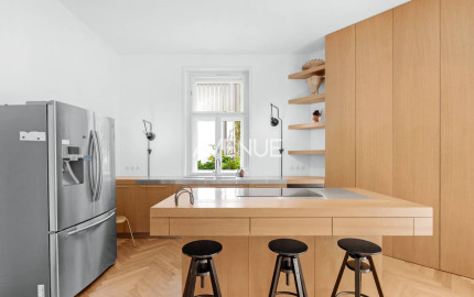 AVENUE I PRENAJOM Elegantný 5 izbový dom v Starom meste, Bratislava I