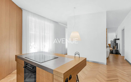 AVENUE I PRENAJOM Elegantný 5 izbový dom v Starom meste, Bratislava I