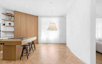 AVENUE I PRENAJOM Elegantný 5 izbový dom v Starom meste, Bratislava I