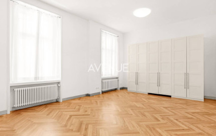 AVENUE I PRENAJOM Elegantný 5 izbový dom v Starom meste, Bratislava I