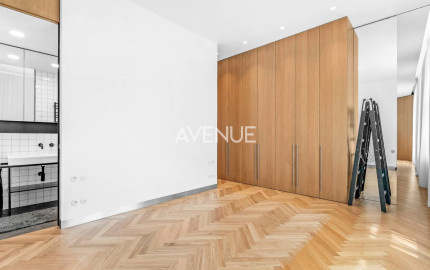 AVENUE I PRENAJOM Elegantný 5 izbový dom v Starom meste, Bratislava I