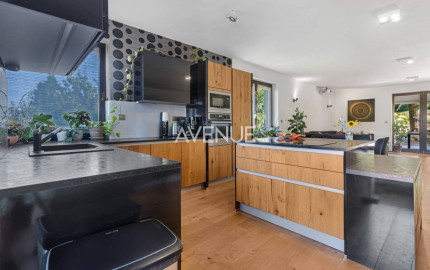 AVENUE | Veľkorysý 8-izbový rodinný dom s bazénom na Zvončekovej ul.