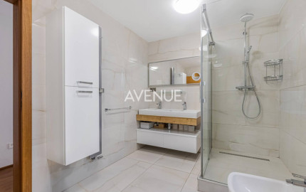 AVENUE | Veľkorysý 8-izbový rodinný dom s bazénom na Zvončekovej ul.