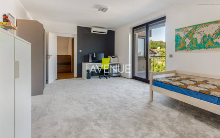 AVENUE | Veľkorysý 8-izbový rodinný dom s bazénom na Zvončekovej ul.