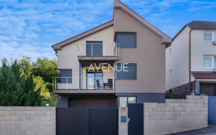 AVENUE | Veľkorysý 8-izbový rodinný dom s bazénom na Zvončekovej ul.