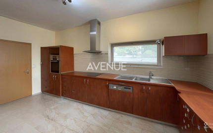 AVENUE | komfortný 5-izb RD, bazén, krásna lokalita, Svätý Jur, pri BA