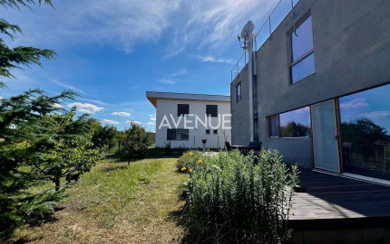 AVENUE | unikátny nízkoenergetický dom, krásne prostredie, 10 km od BA