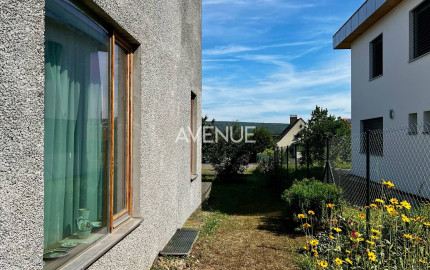 AVENUE | unikátny nízkoenergetický dom, krásne prostredie, 10 km od BA