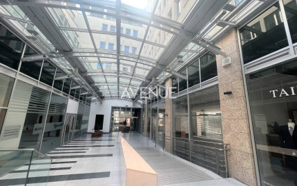 AVENUE | obchodné priestory v centre, veľké výklady, parking, BA I