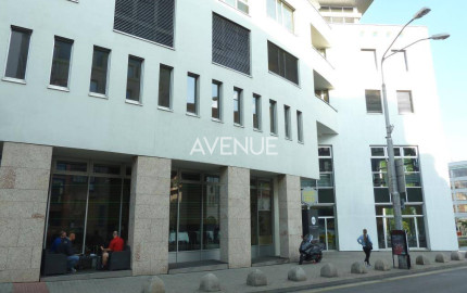AVENUE | obchodné priestory v centre, veľké výklady, parking, BA I