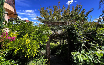 AVENUE | 7-izb. vila, v krásnom prostredí, bazén, sauna, dvoj-garáž