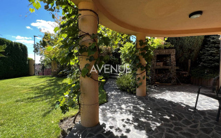 AVENUE | 7-izb. vila, v krásnom prostredí, bazén, sauna, dvoj-garáž