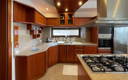 AVENUE | 7-izb. vila, v krásnom prostredí, bazén, sauna, dvoj-garáž