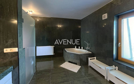 AVENUE | 7-izb. vila, v krásnom prostredí, bazén, sauna, dvoj-garáž