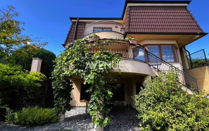 AVENUE | 7-izb. vila, v krásnom prostredí, bazén, sauna, dvoj-garáž
