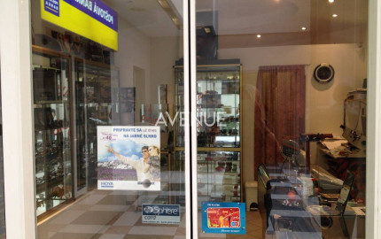 AVENUE | menší obchodný priestor, výklad, terasa, pešia zóna BA I