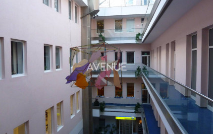 AVENUE | menší obchodný priestor, výklad, terasa, pešia zóna BA I