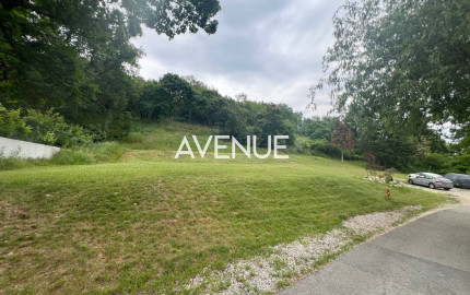 AVENUE | Slnečný stavebný pozemok 700m2 KOLIBA