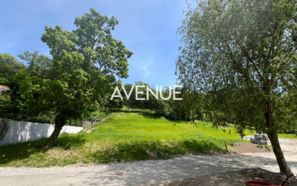 AVENUE | Slnečný stavebný pozemok 700m2 KOLIBA