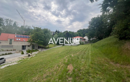 AVENUE | Slnečný stavebný pozemok 700m2 KOLIBA