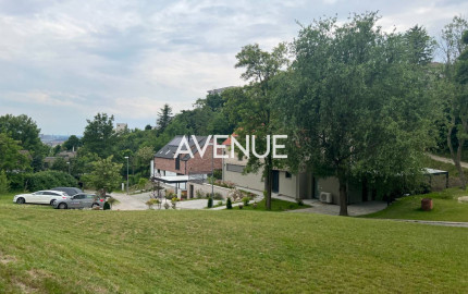 AVENUE | Slnečný stavebný pozemok 700m2 KOLIBA