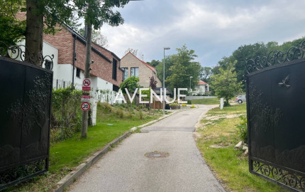 AVENUE | Slnečný stavebný pozemok 700m2 KOLIBA