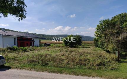 AVENUE | VÝHODNÁ CENA!  SLNEČNÝ STAVEBNÝ POZEMOK WOLFSTHAL RAKÚSKO