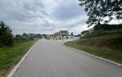 AVENUE | VÝHODNÁ CENA!  SLNEČNÝ STAVEBNÝ POZEMOK WOLFSTHAL RAKÚSKO