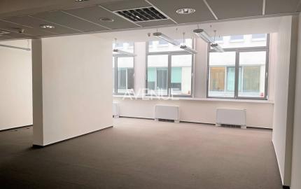 AVENUE | kancelárie  243 m2, garáž, biznis centrum v BA I