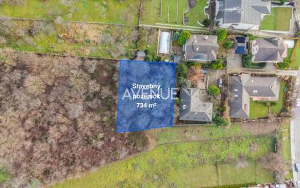 AVENUE | Slnečný stavebný pozemok 734m2 Horný Kramer - Lukratívna investičná príležitosť