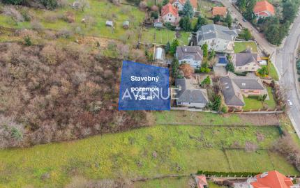 AVENUE | Slnečný stavebný pozemok 734m2 Horný Kramer - Lukratívna investičná príležitosť