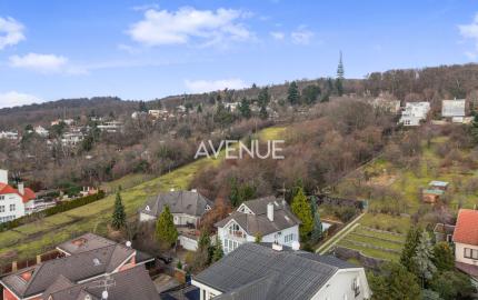 AVENUE | Slnečný stavebný pozemok 734m2 Horný Kramer - Lukratívna investičná príležitosť